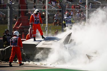 🎥 | Door deze enorme crash (met uitgebrande wagen) kon de Formule 2-race niet meer verder