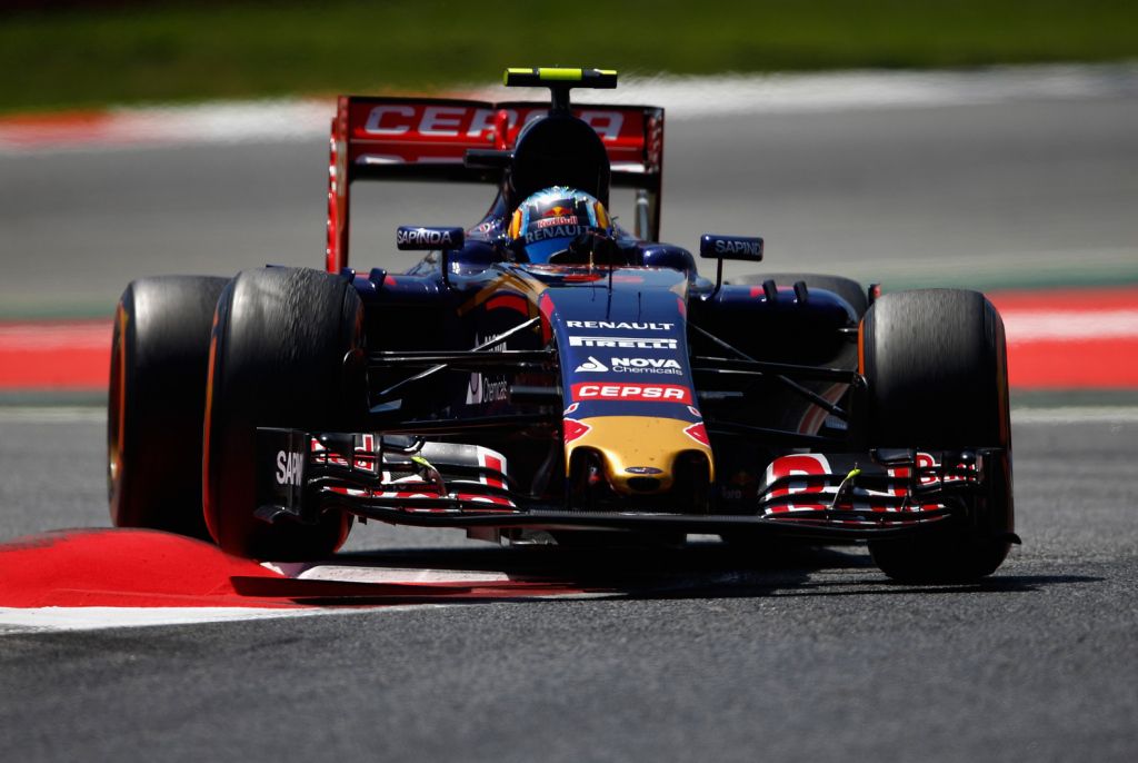 Stewards delen geen straffen uit aan Kvyat en Sainz