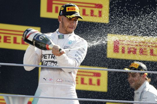 Hamilton aast op records Senna