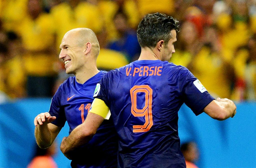 Van Persie blijft ook onder Hiddink aanvoerder Oranje