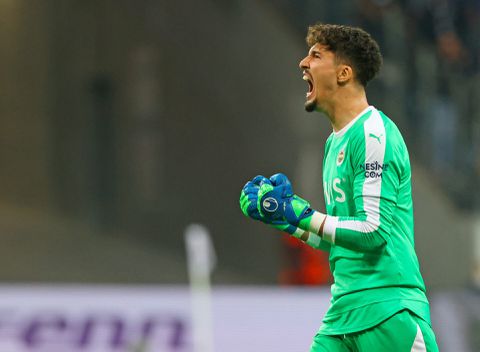 'Ajax ziet in Turkse keeper vervanger voor veteranen in het doel'