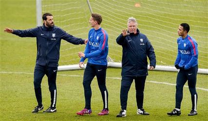 Hiddink oefent met fitte selectie