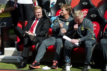 Trotse Koeman zwaait halve selectie uit