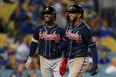 🎥 | Honkballer Ozzie Albies koerst met Atlanta Braves af op World Series