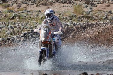 Motorrijder Hans Vogels 8e in loodzware etappe Dakar Rally
