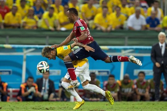 Zuñiga ontloopt schorsing na charge op Neymar