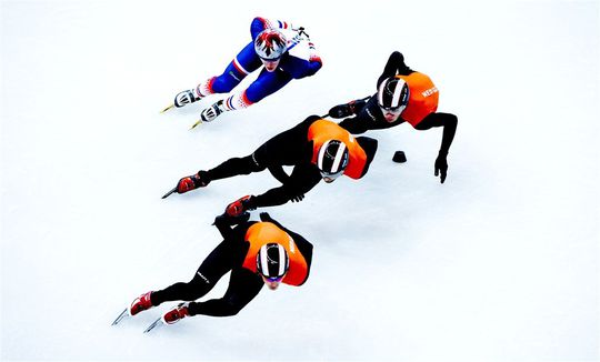 Shorttrackers naar halve finales relay