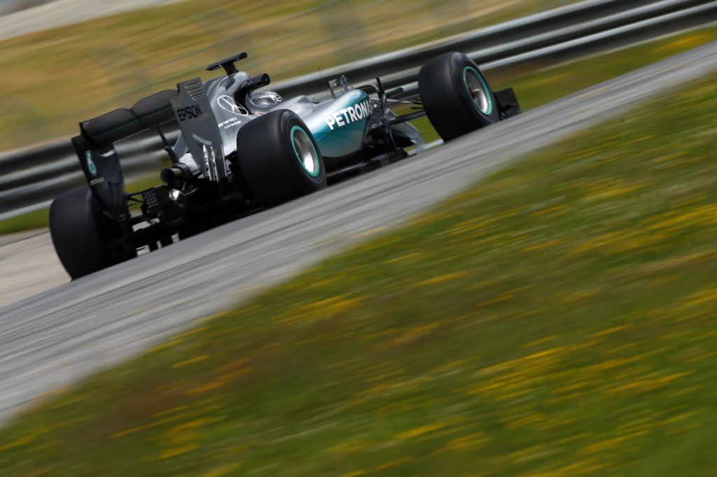 Rosberg klokt beste tijd op laatste testdag