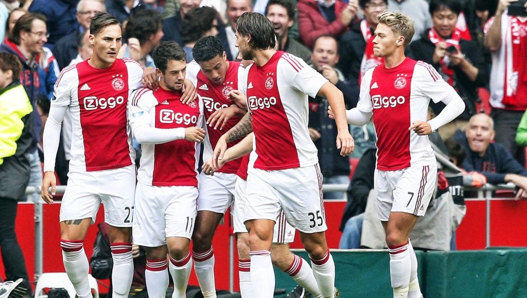 Ajax oefent tegen Southampton in leeg stadion