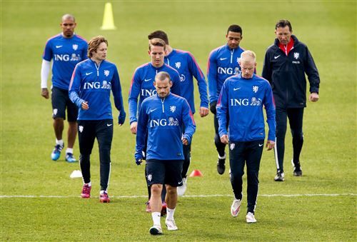 Hiddink oefent met Dost en Huntelaar in de spits