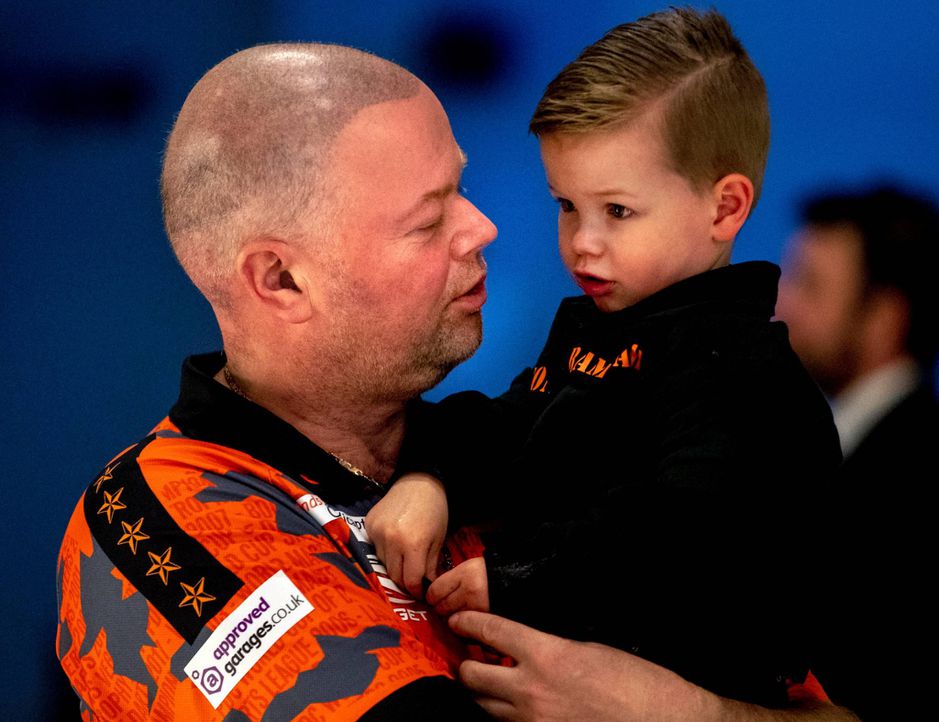 Volgende maand openhartige biografie Van Barneveld uit