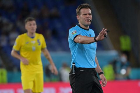 Dit zijn de scheidsrechter en de VAR vanavond bij Italië-Spanje