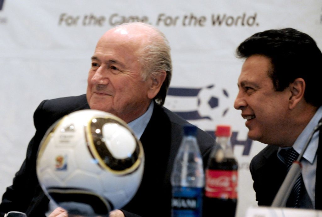 Blatter en Bin Al-Hussein in nek-aan-nekrace