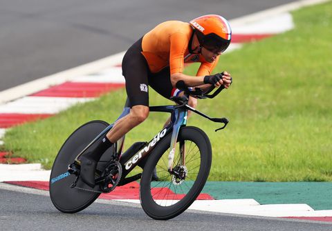 Tom Dumoulin doet zonder ritme mee met favorieten in olympische tijdrit en pakt zelfs zilver