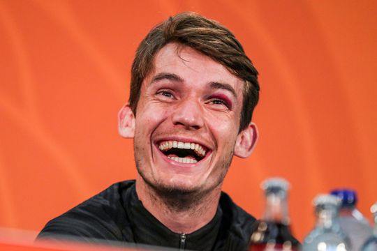 Lees hier waarom Rensch, Dumfries en De Roon tóch zijn opgeroepen door Louis van Gaal