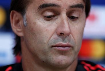 Real-trainer Lopetegui wil het woordje 'ontslag' niet horen