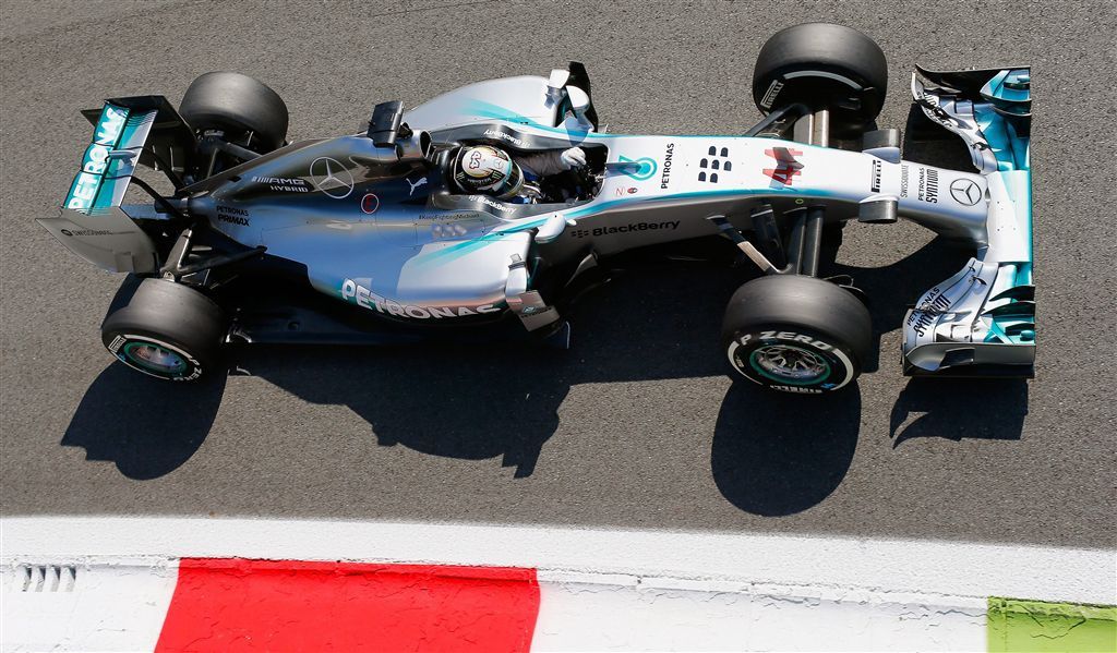 Hamilton haalt zijn gram met overwinning op Monza