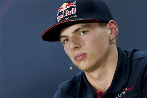 Remmen laten Verstappen in training in de steek