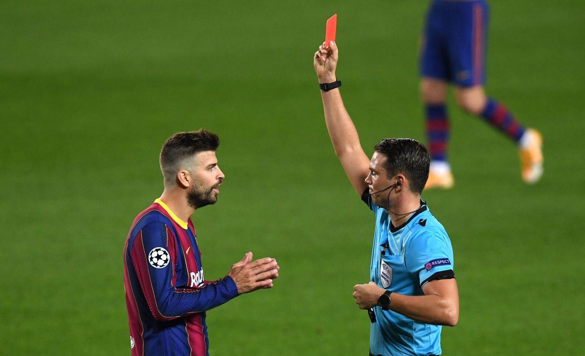 🎥🤦🏼‍♂️ | Oliedomme Gerard Piqué mist Juventus-FC Barcelona door totaal onnodige rode kaart