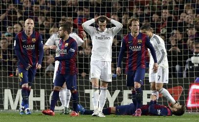 Suarez schiet Barça naar winst in Clásico