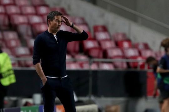 PSV-trainer Schmidt heeft alle vertrouwen in return tegen Benfica: 'Voor rust vond ik ons al beter'