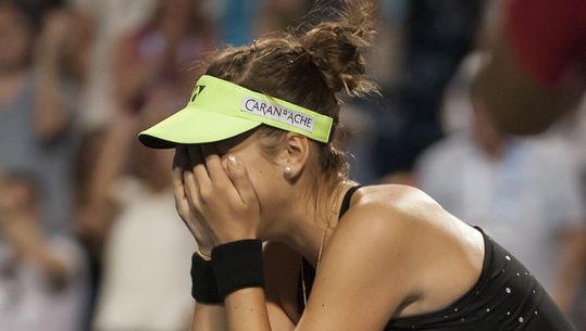Video: Zwitserse tiener in tranen bij triomf op Serena Williams