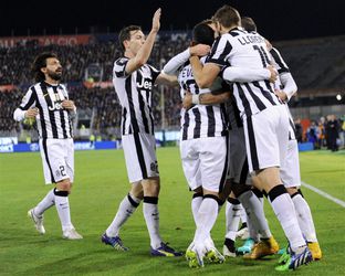 Juventus winterkampioen na winst in Cagliari