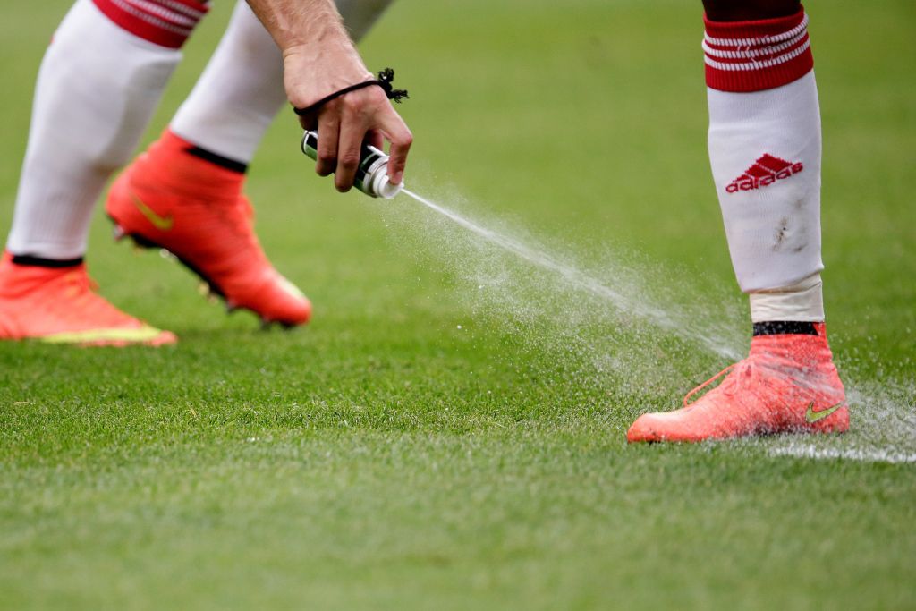 Voorlopig geen oplosbare spray in het amateurvoetbal