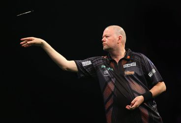 Barney met moeite langs Smith, Chisnall pakt Anderson
