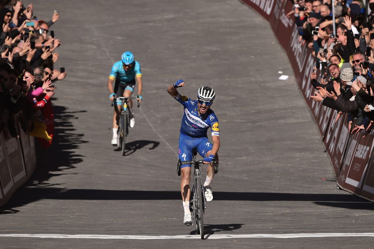 Knappe 3e plek voor Van Aert in Strade Bianche, debutant Alaphillippe wint