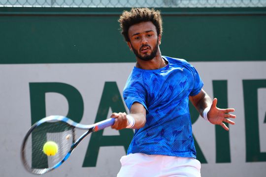 WTF! Tennisser Hamou uit Roland Garros geknikkerd na zoenen met verslaggeefster