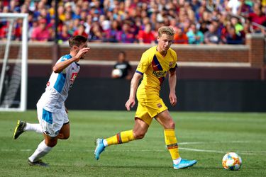 FC Barcelona wint opnieuw van Napoli, hoofdrol voor Frenkie Jong (video)