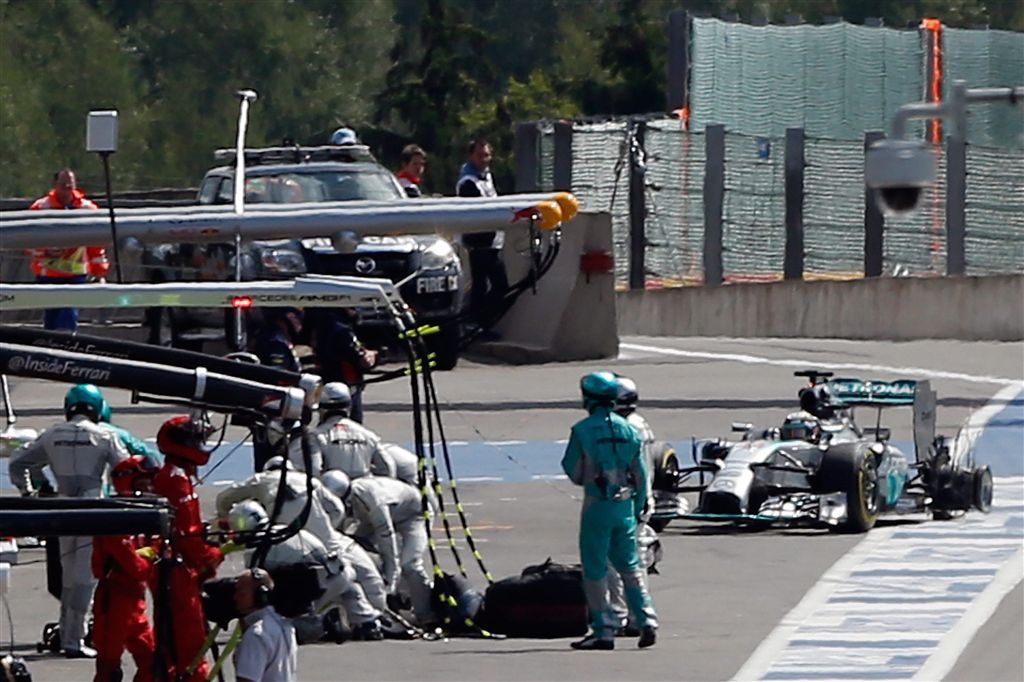 Hamilton onthult: Rosberg botste met opzet
