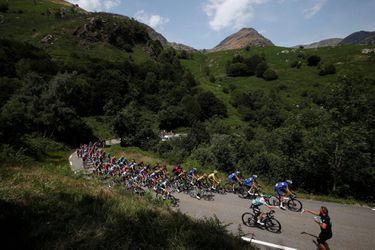 Rustdag! De Tour-renners laden zich op voor allesbeslissende slotweek