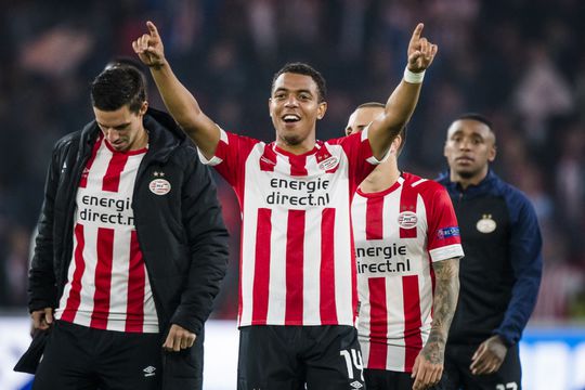 Donyell Malen scoort prima goaltje op training Jong Oranje (video)