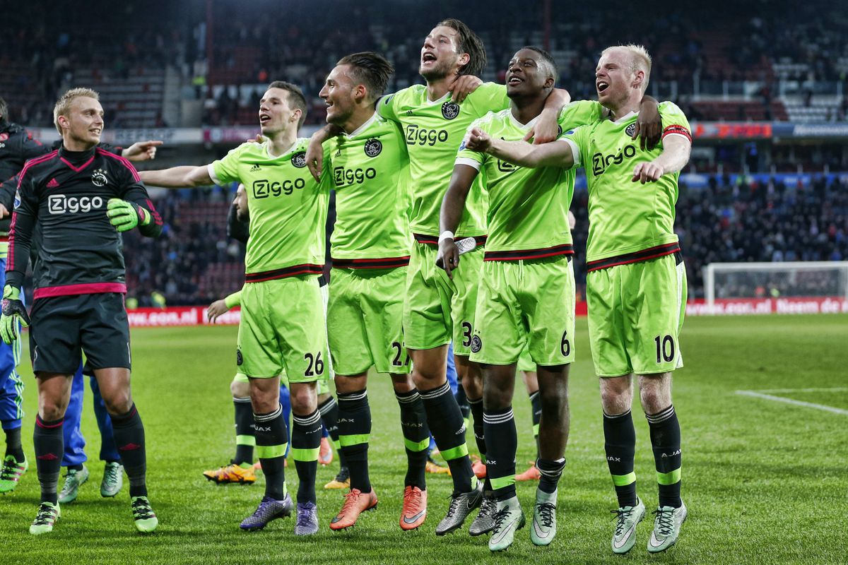 Ontbijtshake: Ajax als koploper het interlandweekend in, Koeman is het juichen niet verleerd