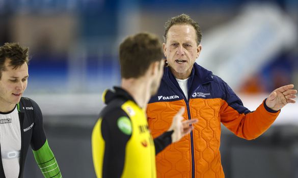 Peptalk Rintje Ritsma voor team pursuit: 'Lastig om voor overwinning te gaan'