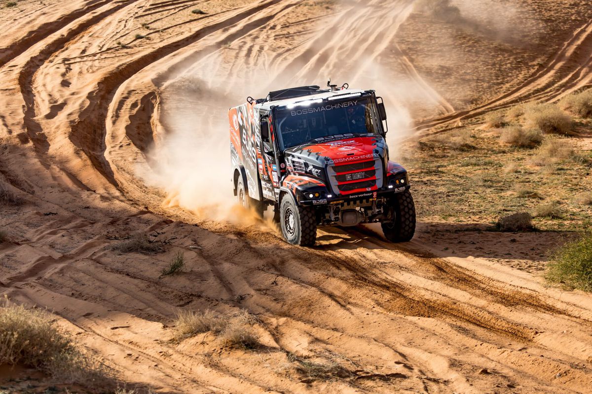 Trucker Janus van Kasteren zet perfecte race voort en wint na proloog ook eerste etappe in Dakar