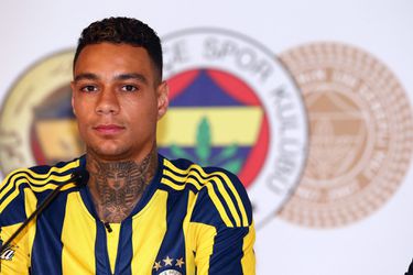 'Medische keuring voor Van der Wiel bij Cagliari'