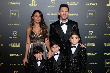 🎥 | Thiago Messi (9) snapt er geen gouden bal van: waar komt papa's 7e Ballon d'Or vandaan?