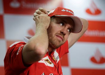 Vettel krijgt geen straf voor uitschelden Verstappen en Whiting