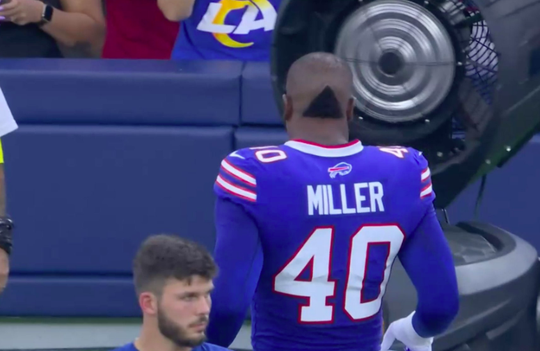 😂 | NFL'er Von Miller belachelijk gemaakt om driehoekig kapsel: 'Illuminati!'