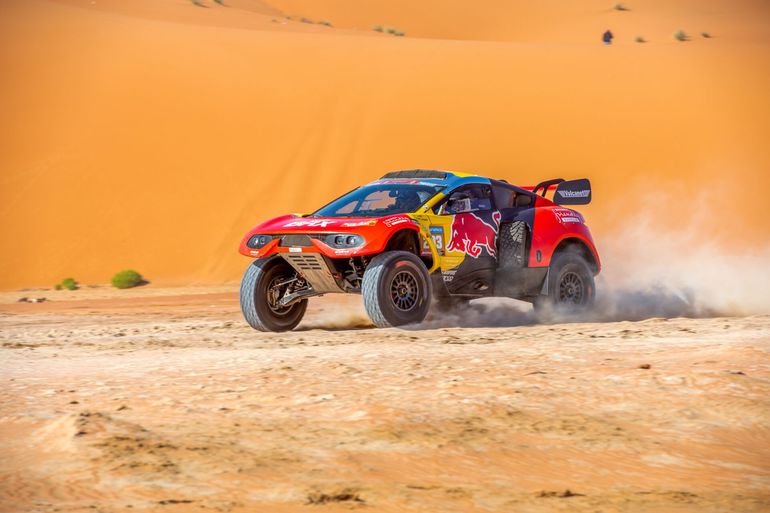 Rit van 48 uur in Dakar Rally gewonnen door Sébastien Loeb (auto's), Adrien van Beveren winnaar bij motoren