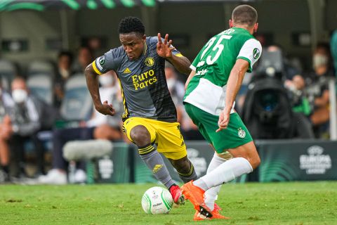 Feyenoord-trainer Slot niet helemaal tevreden over Sinisterra: 'Had team meer moeten helpen'