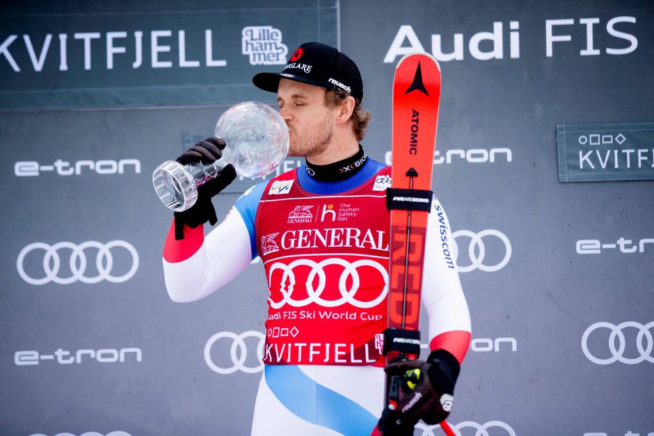 Caviezel pakt wereldbeker super-G zonder in actie te komen