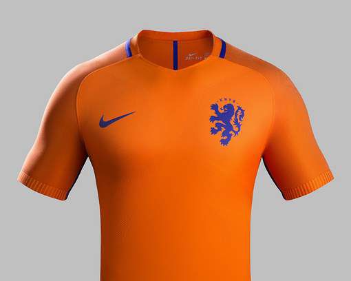 Nieuw shirt Nederlands elftal voorzien van koninklijk blauw