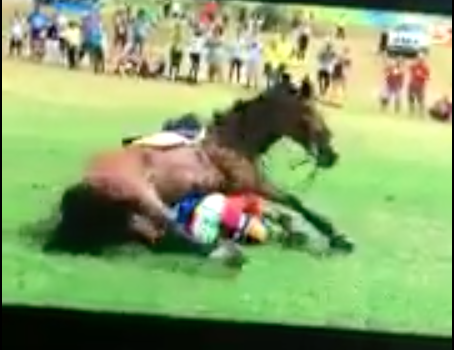Nederlandse ruiter valt bruut van z'n paard in spectaculaire cross-country (video)