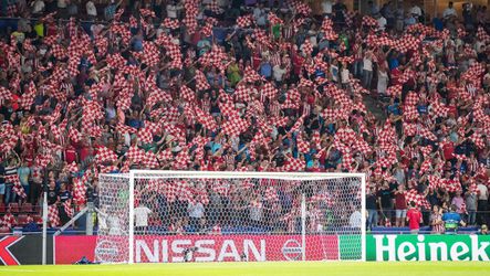 Politie start onderzoek naar vernielde auto's Twente-fans