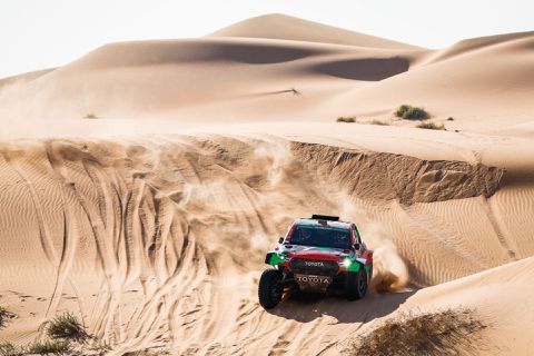 Klassementsleider Yazeed Al-Rajhi in Dakar Rally valt uit na zware crash