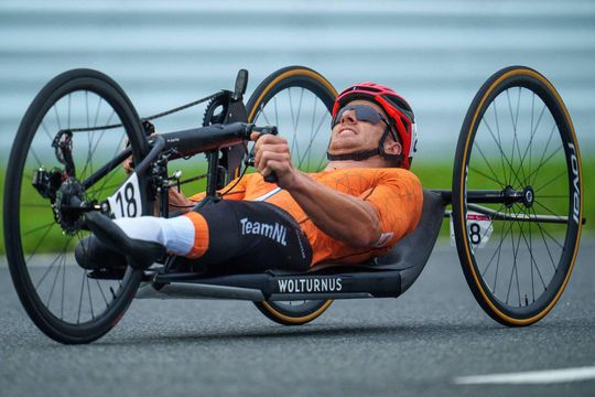 Ongeslagen paratriatleet Jetze Plat is ALWEER wereldkampioen: 6e titel